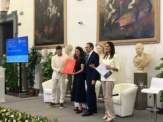 Leadership e Benevolenza: Anna Fiscale riceve il  Premio Internazionale Joaquín Navarro-Valls, categoria Junior