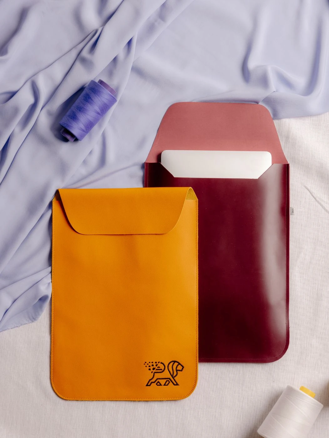 custodie portapc in pelle per kit di benvenuto