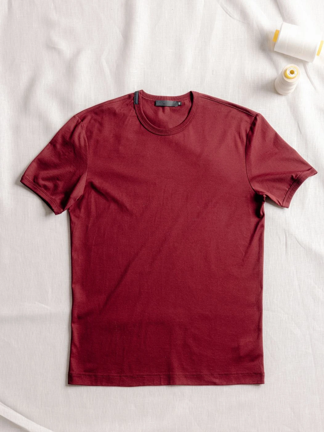 t-shirt rossa per abbigliamento da lavoro personalizzato